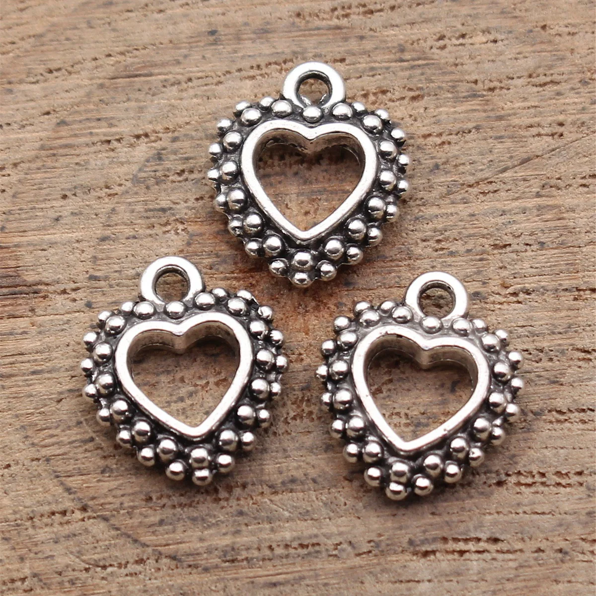 40 шт. 12x10 мм (0,47x0,39 дюйма) подвески-сердечки с двусторонними выпуклыми точками под старинное серебро, аксессуары для изготовления украшений своими руками
40 шт. 12x10 мм (0,47x0,39 дюйма) подвески-сердечки с двусторонними выпуклыми точками под старинное серебро, аксессуары для изготовления украшений своими руками
