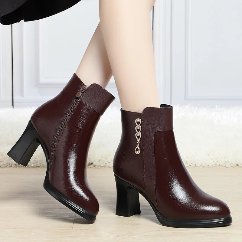 5cm 8cm Elegant Block High Heels Soft Leather Boots Platform Shoes Winter 2026 Womens Warm Fur Ankle Boots for Office Mom Work
5cm 8cm Elegant Block High Heels Soft Leather Boots Platform Shoes Winter 2026 Womens Warm Fur Ankle Boots for Office Mom Work