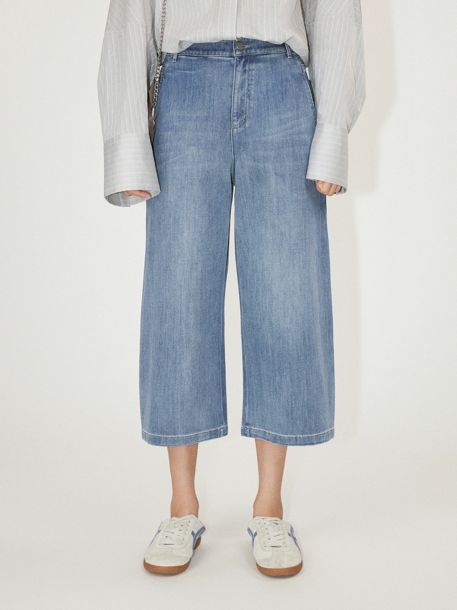 Vintage Cloud Shaped 8-Point Jeans Women's Straight Leg Jeans Five-Fiber Blend Breathable Denim Casual Style Natural Waist
Vintage Cloud Shaped 8-Point Jeans Women's Straight Leg Jeans Five-Fiber Blend Breathable Denim Casual Style Natural Waist