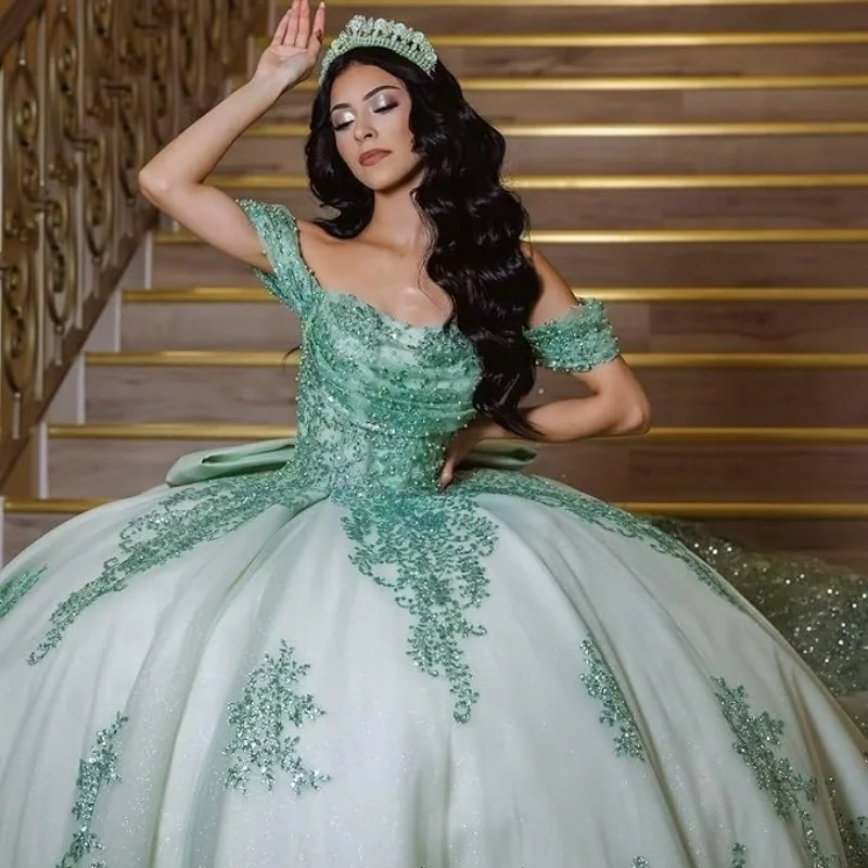 Green Quinceanera Dresses Off the Shoulder Crystal Glitter Decal Long tail Layering Bow Vestidoe 15 Quinceanera Customize
Green Quinceanera Dresses Off the Shoulder Crystal Glitter Decal Long tail Layering Bow Vestidoe 15 Quinceanera Customize