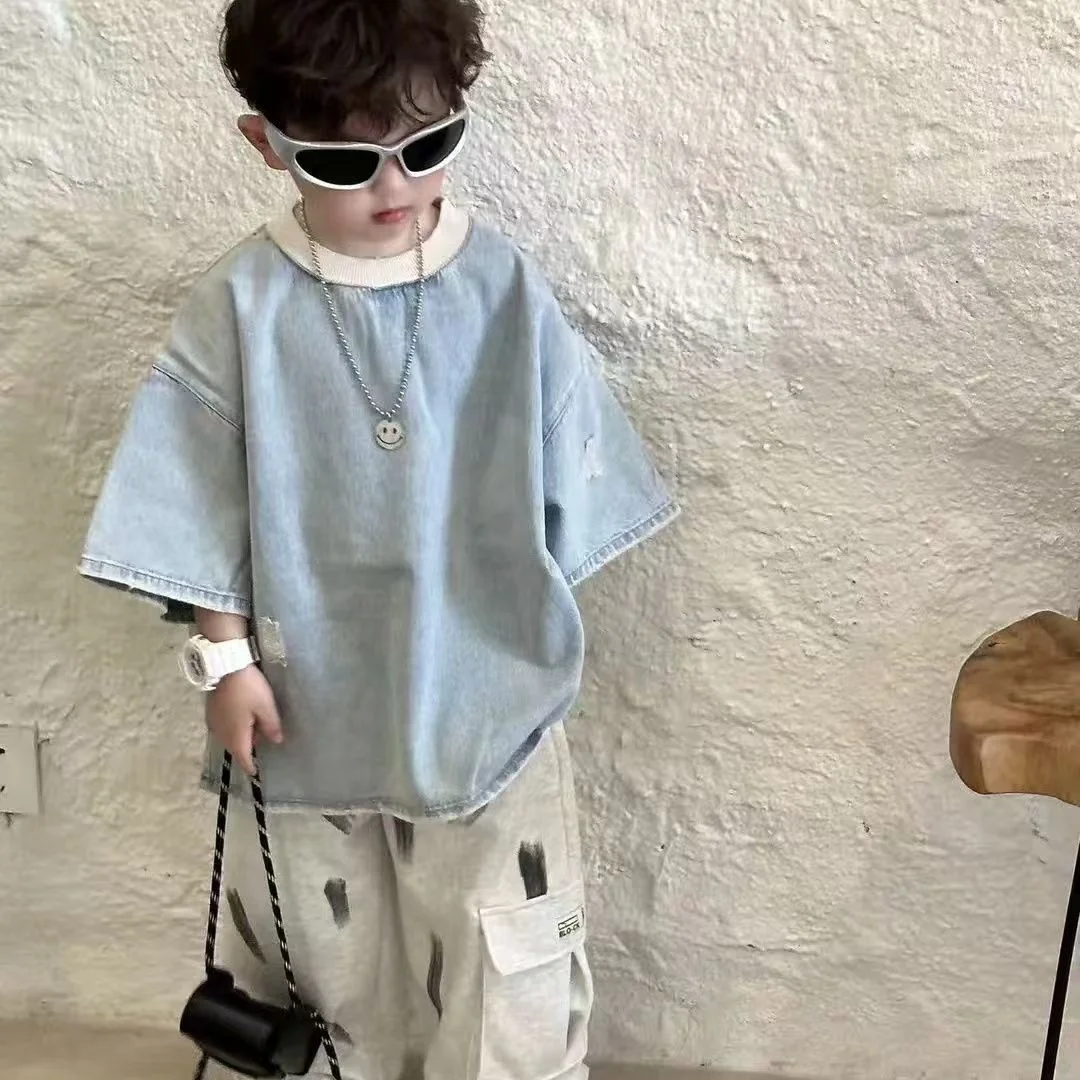 Children's Denim Personalized Perforated Design Short Sleeved Boys' New Loose Casual Fashion Two-piece Set
Children's Denim Personalized Perforated Design Short Sleeved Boys' New Loose Casual Fashion Two-piece Set