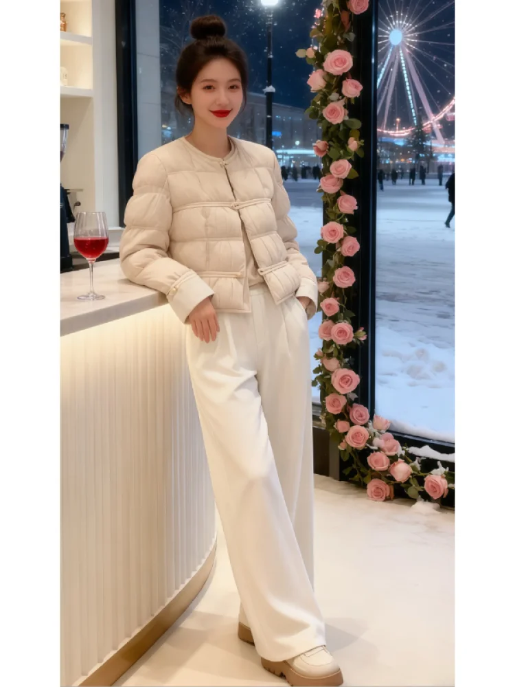 Легкая утепленная хлопковая куртка для женщин, зимнее пальто с круглым вырезом, большие размеры, модный корейский стиль, свободный крой для повседневной носки
Легкая утепленная хлопковая куртка для женщин, зимнее пальто с круглым вырезом, большие размеры, модный корейский стиль, свободный крой для повседневной носки