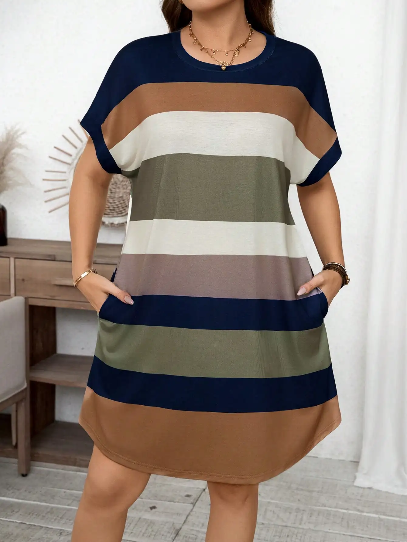 Plus Size Striped Round Neck Batwing Sleeve Pocket T-Shirt Dress
Plus Size Striped Round Neck Batwing Sleeve Pocket T-Shirt Dress