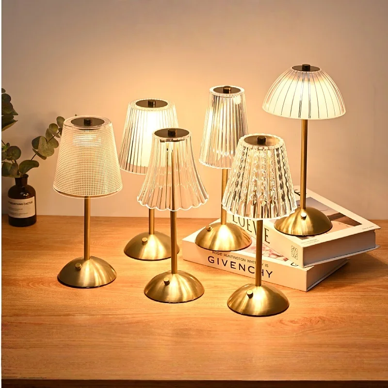 Светодиодная настольная лампа MTouch Control с 3-мя цветами, беспроводная металлическая настольная лампа с USB-аккумулятором и хрустальным декором для спальни, офиса
Светодиодная настольная лампа MTouch Control с 3-мя цветами, беспроводная металлическая настольная лампа с USB-аккумулятором и хрустальным декором для спальни, офиса