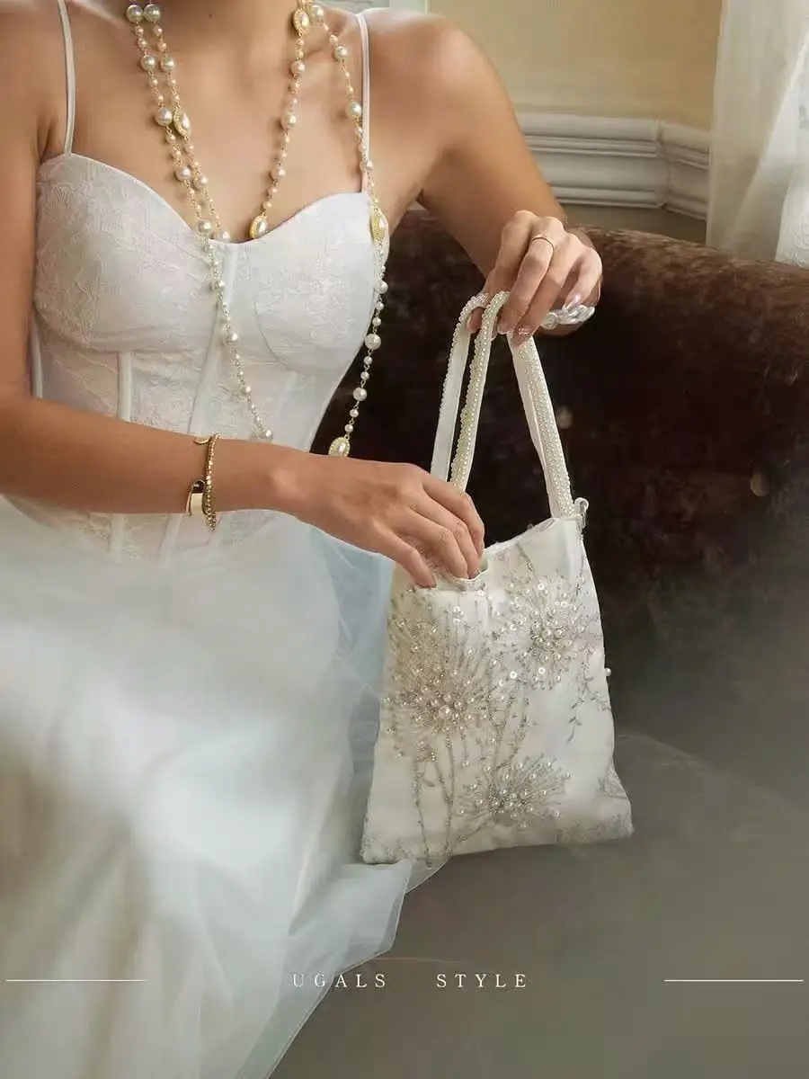 Модная женская сумка-ведро ручной работы с жемчужными бусинами, атласными бусинами и вышивкой, клатч для свадьбы и вечеринок, сумка через плечо/кроссбоди
Модная женская сумка-ведро ручной работы с жемчужными бусинами, атласными бусинами и вышивкой, клатч для свадьбы и вечеринок, сумка через плечо/кроссбоди