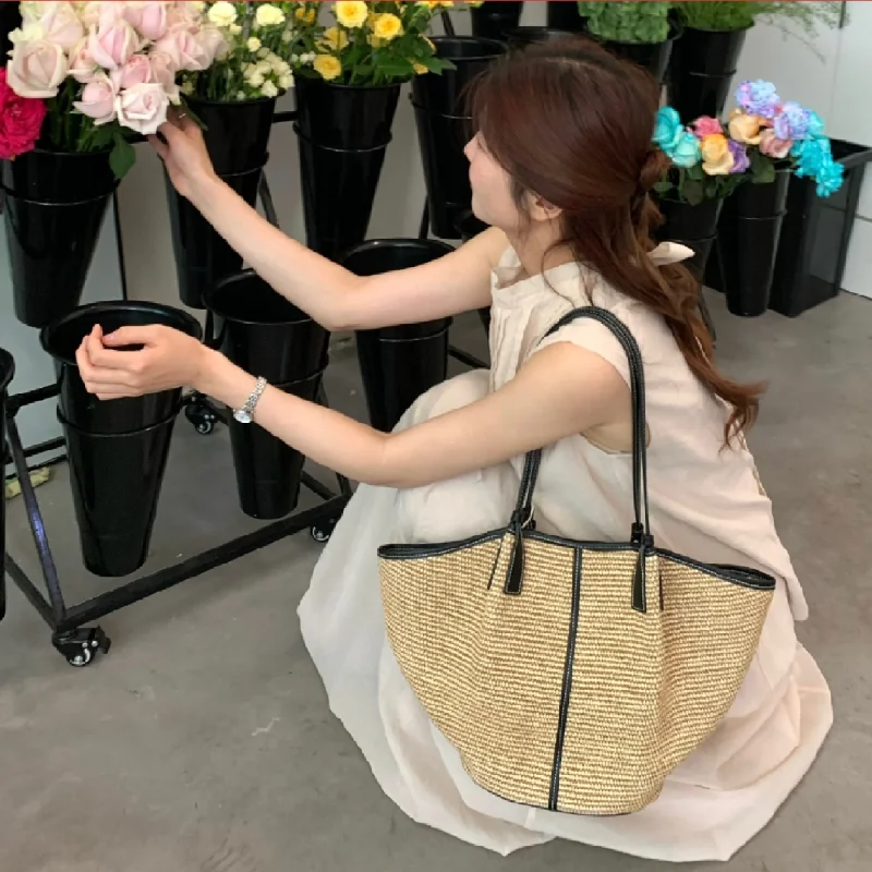 Brand Luxury Hand Woven Shoulder Bag Solid Color Bucket Shaped Large Capacity Tote Bag French Elegant Beach Vacation Handbag New
Brand Luxury Hand Woven Shoulder Bag Solid Color Bucket Shaped Large Capacity Tote Bag French Elegant Beach Vacation Handbag New