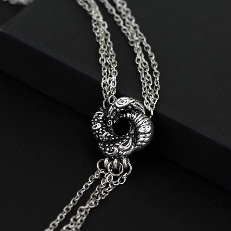 Algerian Loveknot Necklace Vesper Casino Royale Bond Girl Love Knot Necklace Vintage Silver Plated Women Jewelry Accessories
Algerian Loveknot Necklace Vesper Casino Royale Bond Girl Love Knot Necklace Vintage Silver Plated Women Jewelry Accessories