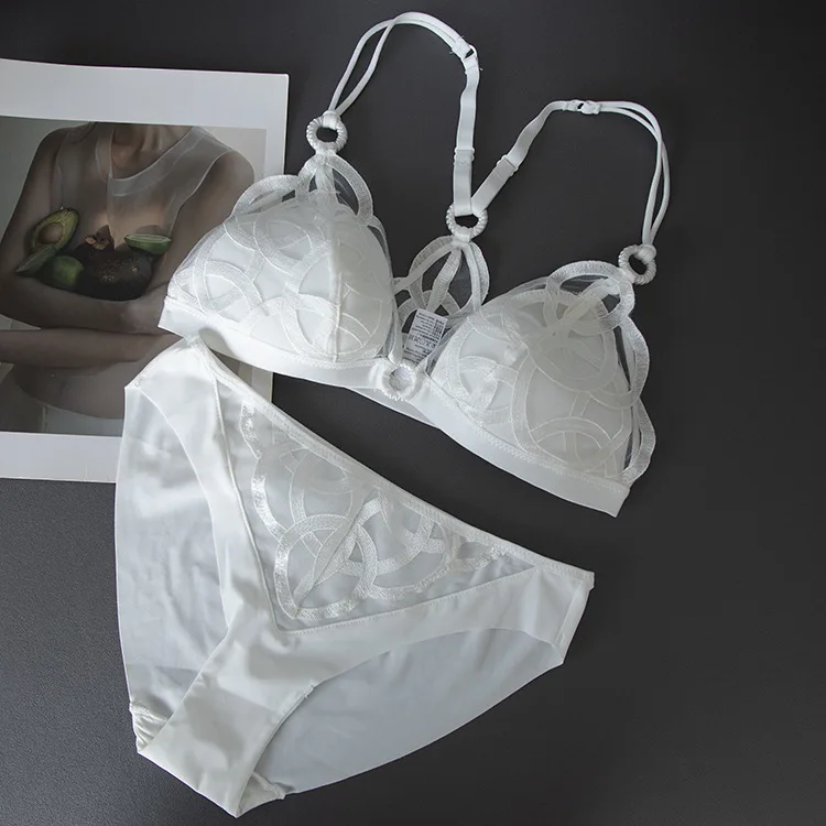 New bra without steel ring summer beauty back underwear triangle cup Y back girls embroidered thin cup lingerie
New bra without steel ring summer beauty back underwear triangle cup Y back girls embroidered thin cup lingerie