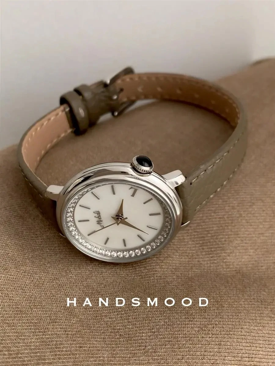 Vintage Vrouwen Quartz Horloges Klassieke Kleine Ronde Elegante Jurk Polshorloges Lederen Band Eenvoudige Vrouwelijke Klok Reloj
Vintage Vrouwen Quartz Horloges Klassieke Kleine Ronde Elegante Jurk Polshorloges Lederen Band Eenvoudige Vrouwelijke Klok Reloj