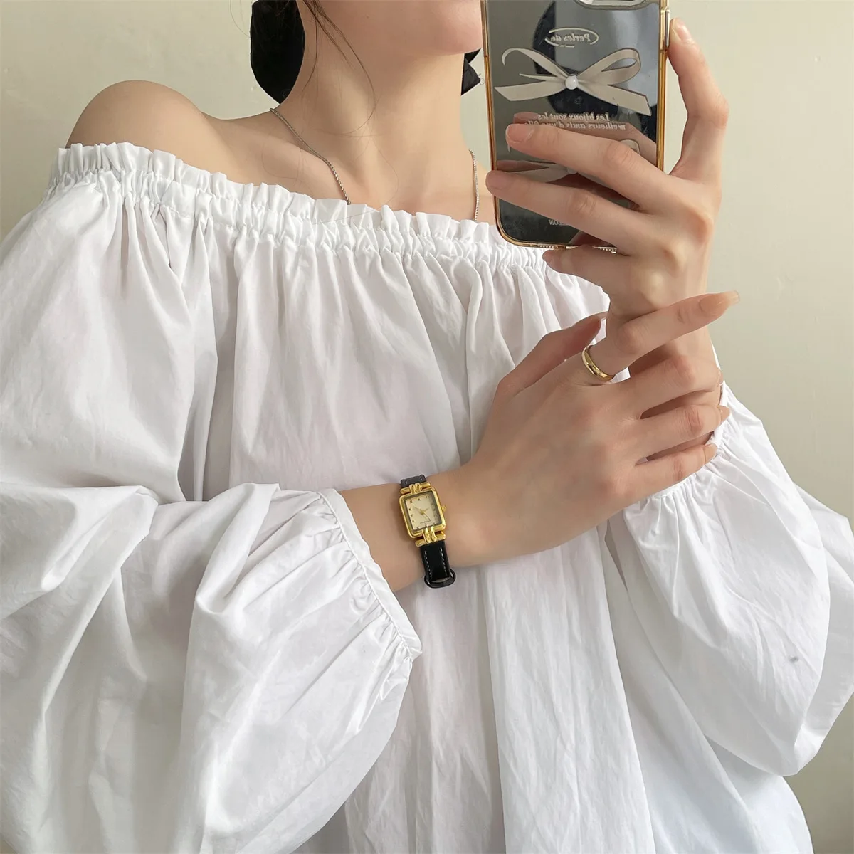 Новые маленькие и нежные Т-образные квадратные часы с ремнем из черного золота, корейские кварцевые часы с нишевым дизайном, женские часы, подарки
Новые маленькие и нежные Т-образные квадратные часы с ремнем из черного золота, корейские кварцевые часы с нишевым дизайном, женские часы, подарки