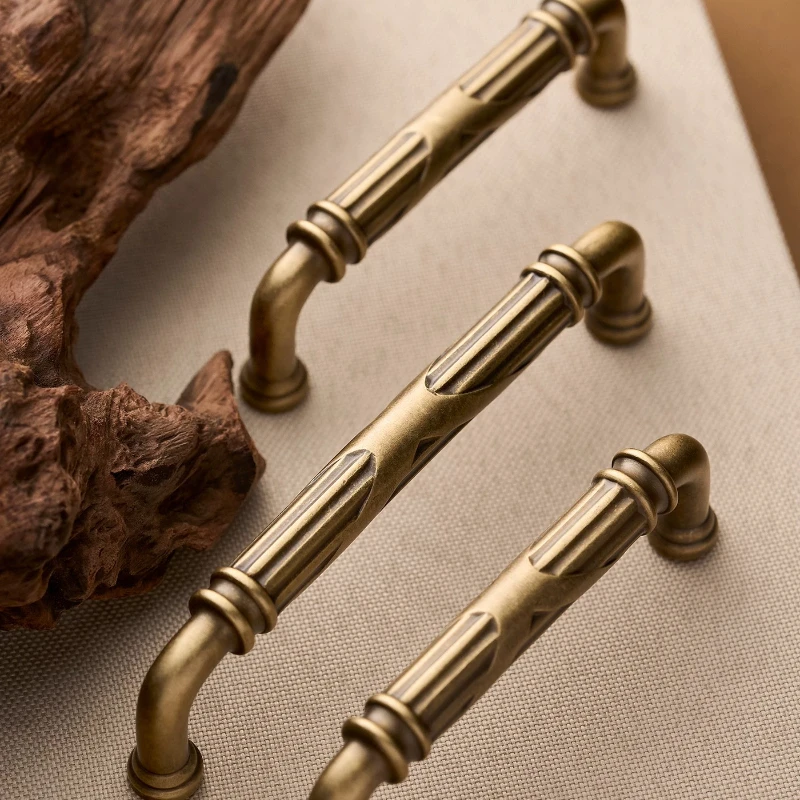 Antique Solid Brass Kitchen Cabinet Knobs Cupboard Drawer Pulls Wardrobe Knobs Retro Home Cabinet Furniture Kitchen Accessories
Antique Solid Brass Kitchen Cabinet Knobs Cupboard Drawer Pulls Wardrobe Knobs Retro Home Cabinet Furniture Kitchen Accessories
