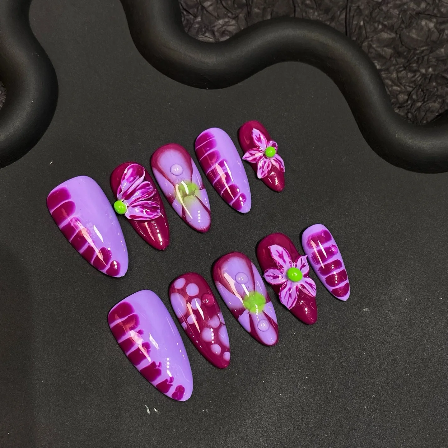 10Pcs Resuable Press On Nails Handmade Fake Nails Art Purple Almond False Nail Tips With Carved Flower Design Wearable For Women
10Pcs Resuable Press On Nails Handmade Fake Nails Art Purple Almond False Nail Tips With Carved Flower Design Wearable For Women