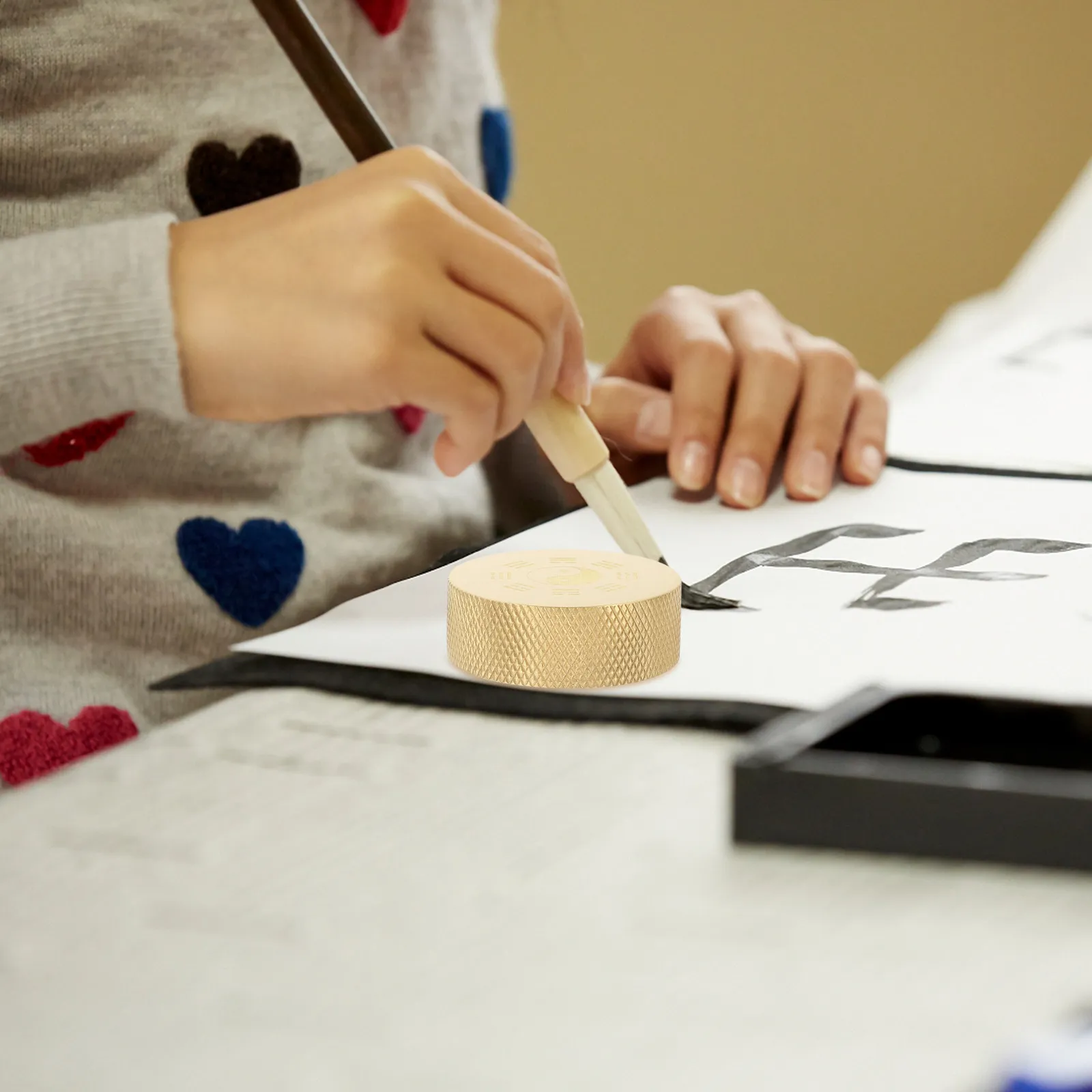 Round Copper Paperweight Chinese Calligraphy Practice Weight Smooth Desktop Decor Vintage Office Table Craft Gift
Round Copper Paperweight Chinese Calligraphy Practice Weight Smooth Desktop Decor Vintage Office Table Craft Gift