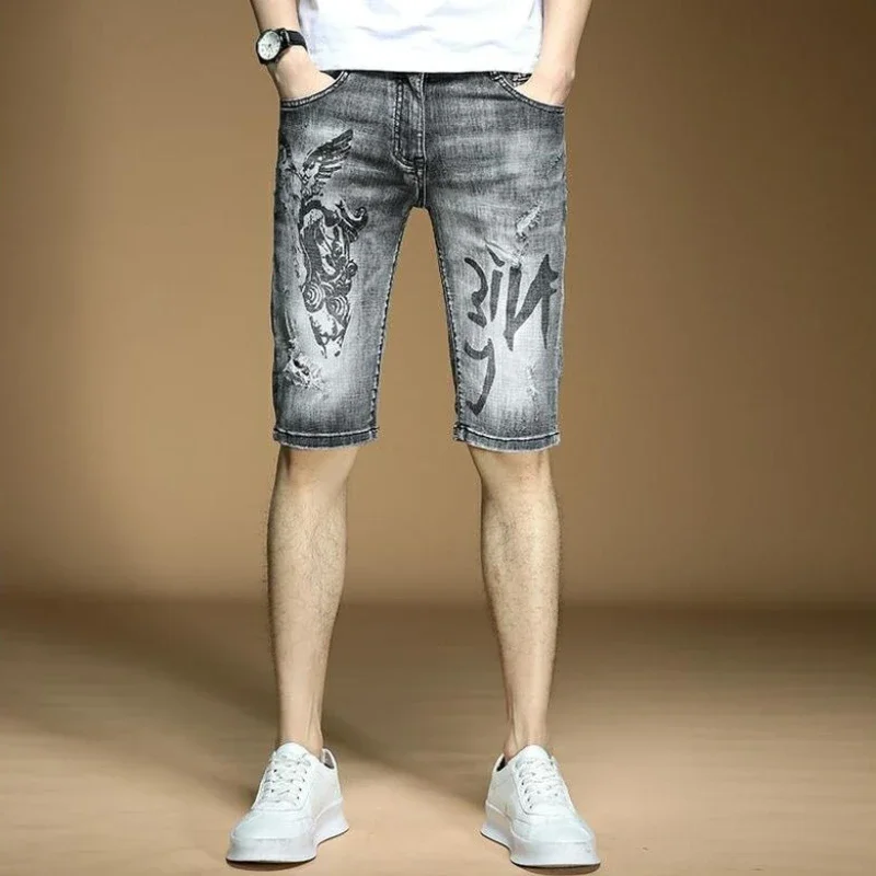 Male Denim Shorts Bermuda Half with Pockets Men's Short Jeans Pants Graphic Long Skinny Slim Ripped Stretch Popular Designer Cut
Male Denim Shorts Bermuda Half with Pockets Men's Short Jeans Pants Graphic Long Skinny Slim Ripped Stretch Popular Designer Cut