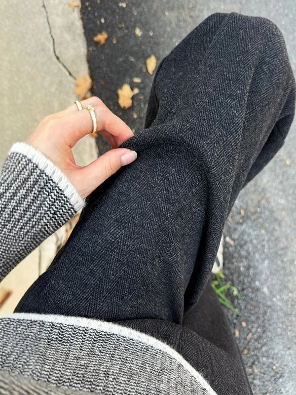 Широкие брюки с высокой талией, зимние, большие размеры, модные, художественные, на подкладке, прямые брюки с рисовой лапшой, женские брюки больших размеров...
Широкие брюки с высокой талией, зимние, большие размеры, модные, художественные, на подкладке, прямые брюки с рисовой лапшой, женские брюки больших размеров...