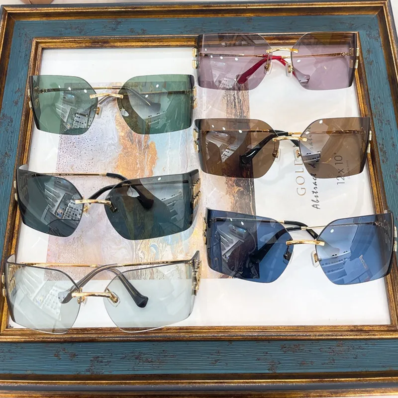 Hot Luxury Gold Metal Frame Rimless Large Rectangle Sunglasses Women Fashion Sunglasses for Ladies Outdoor Protective Eyewear
Hot Luxury Gold Metal Frame Rimless Large Rectangle Sunglasses Women Fashion Sunglasses for Ladies Outdoor Protective Eyewear