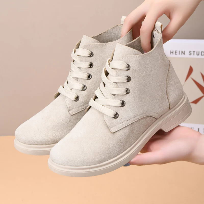 Women's autumn and winter retro women's shoes with soft sole, anti slip cowhide suede workwear boots, mid top leather boots
Women's autumn and winter retro women's shoes with soft sole, anti slip cowhide suede workwear boots, mid top leather boots