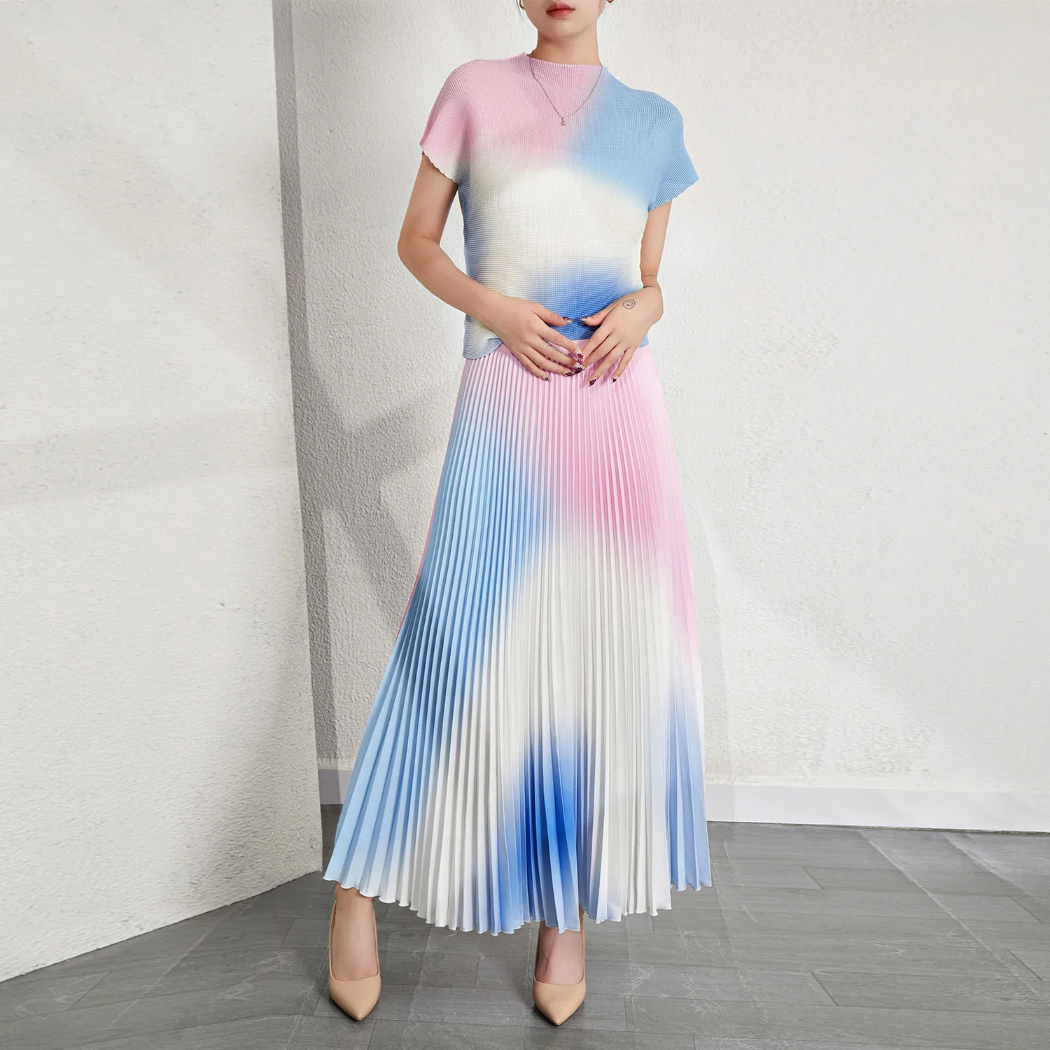 High Quality Miyake Pleats Women's Short Sleeve Shirt and Long Pleated Skirt Set - Fashionable Two Piece Set for Women
High Quality Miyake Pleats Women's Short Sleeve Shirt and Long Pleated Skirt Set - Fashionable Two Piece Set for Women
