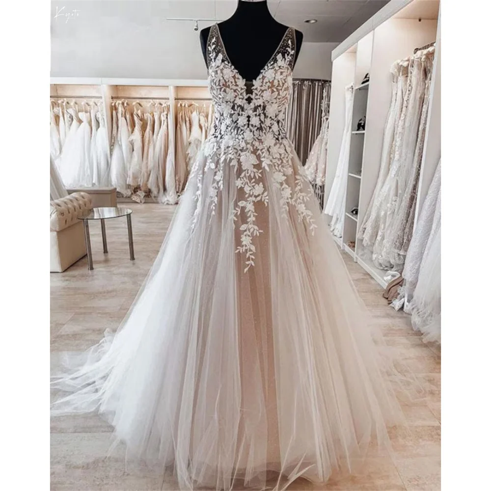 Kyoto Customized Boho Ivory Lace Appliques Backless Wedding Dress V Neck Sleeveless vestidos de novia A-line Tulle Formal Gwon
Kyoto Customized Boho Ivory Lace Appliques Backless Wedding Dress V Neck Sleeveless vestidos de novia A-line Tulle Formal Gwon