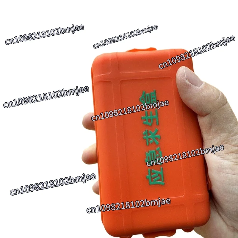 Outdoor emergency survival kit, lightweight survival suit, self - rescue kit for survival in the wild
Outdoor emergency survival kit, lightweight survival suit, self - rescue kit for survival in the wild