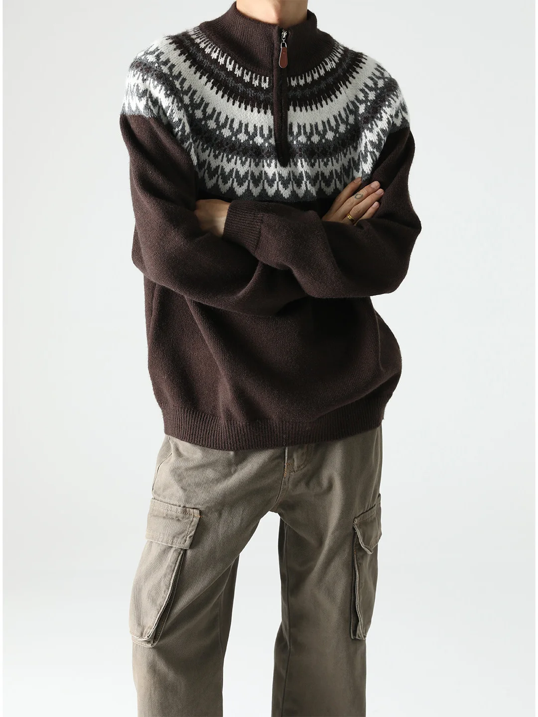 Мужской осенне-зимний вязаный свитер на молнии с высоким воротником, с цветочной вышивкой, в стиле ретро, парный, с длинными рукавами, из мягкого полиэстера
Мужской осенне-зимний вязаный свитер на молнии с высоким воротником, с цветочной вышивкой, в стиле ретро, парный, с длинными рукавами, из мягкого полиэстера