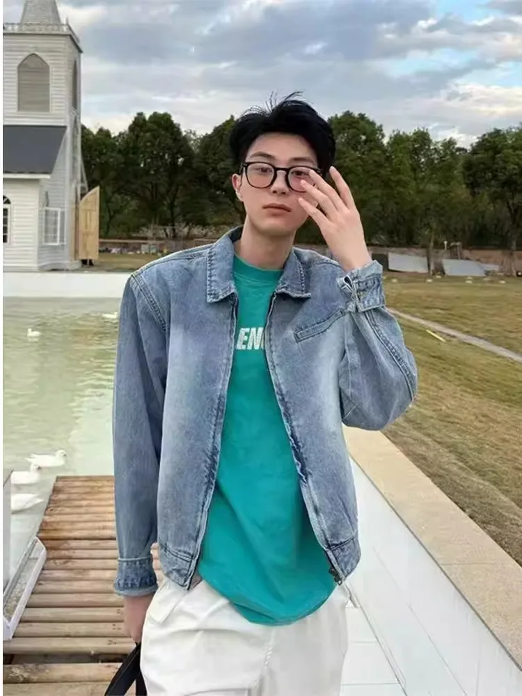 Ретро-джинсовая куртка в американском стиле, градиентного синего цвета, мужская осенняя, в корейском стиле, на молнии, короткая верхняя одежда
Ретро-джинсовая куртка в американском стиле, градиентного синего цвета, мужская осенняя, в корейском стиле, на молнии, короткая верхняя одежда