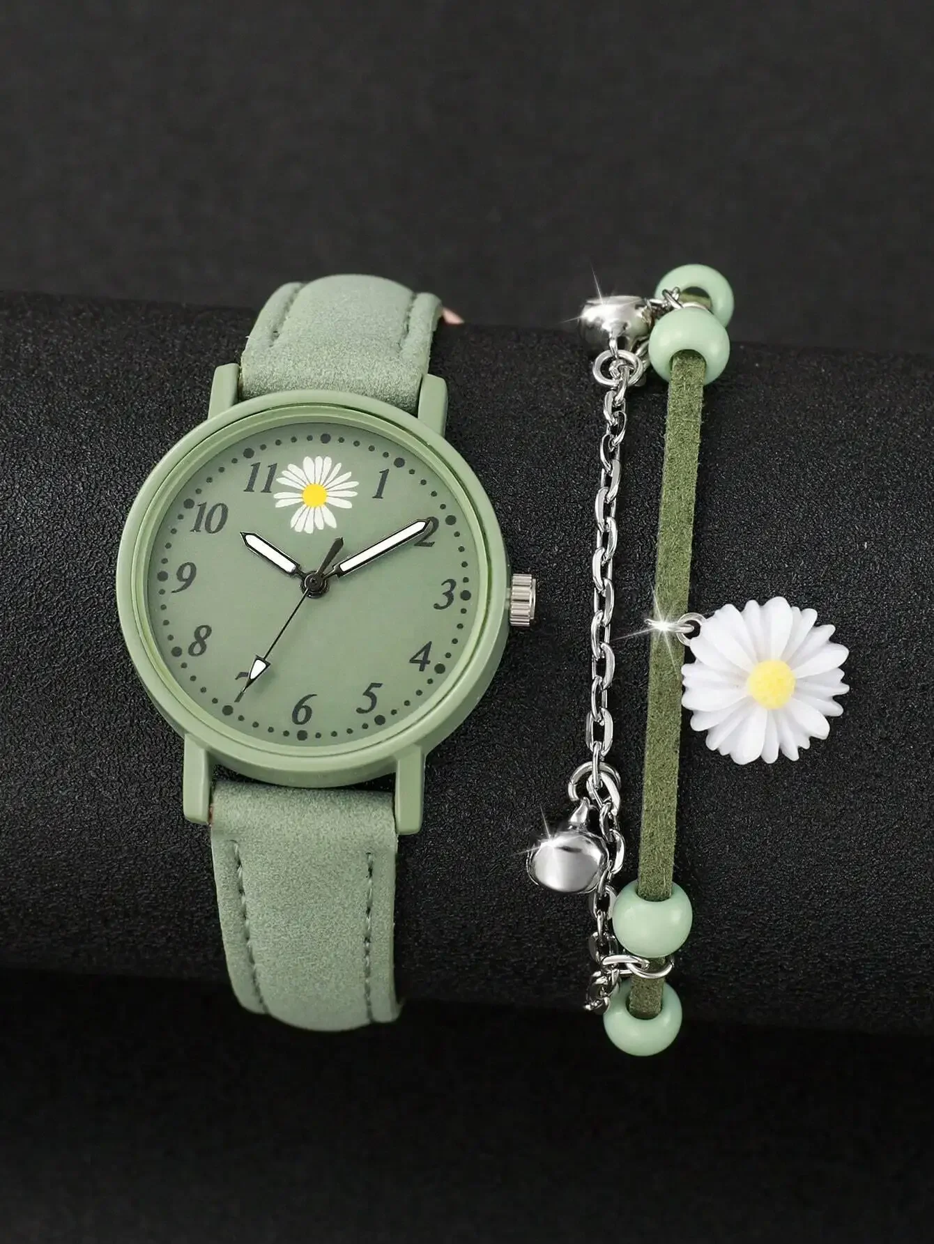 Womens Quartz Watch With Daisy Dial And Matching Bracelet Set
Womens Quartz Watch With Daisy Dial And Matching Bracelet Set