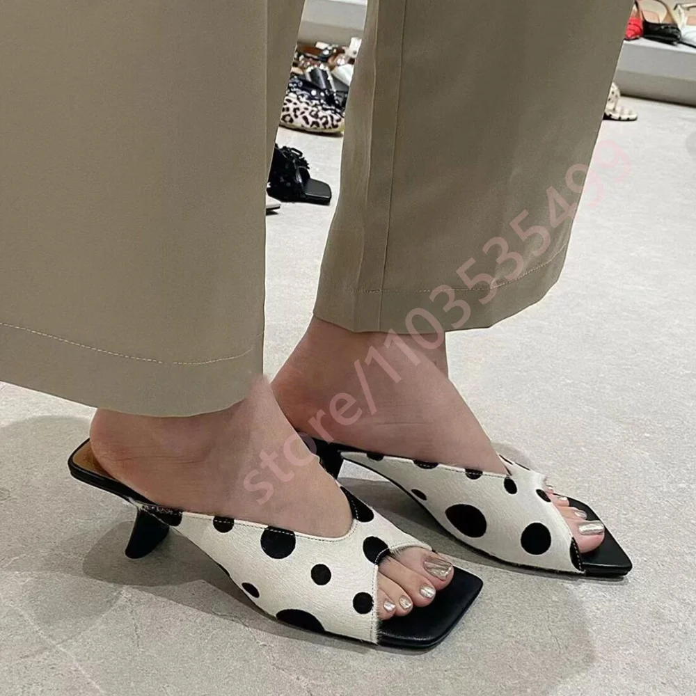 2026 New White Black Polka Dot Square Open Toe Mules for Women Cute Kitten Heel Slip On Summer Daily Casual Slide Sandals
2026 New White Black Polka Dot Square Open Toe Mules for Women Cute Kitten Heel Slip On Summer Daily Casual Slide Sandals