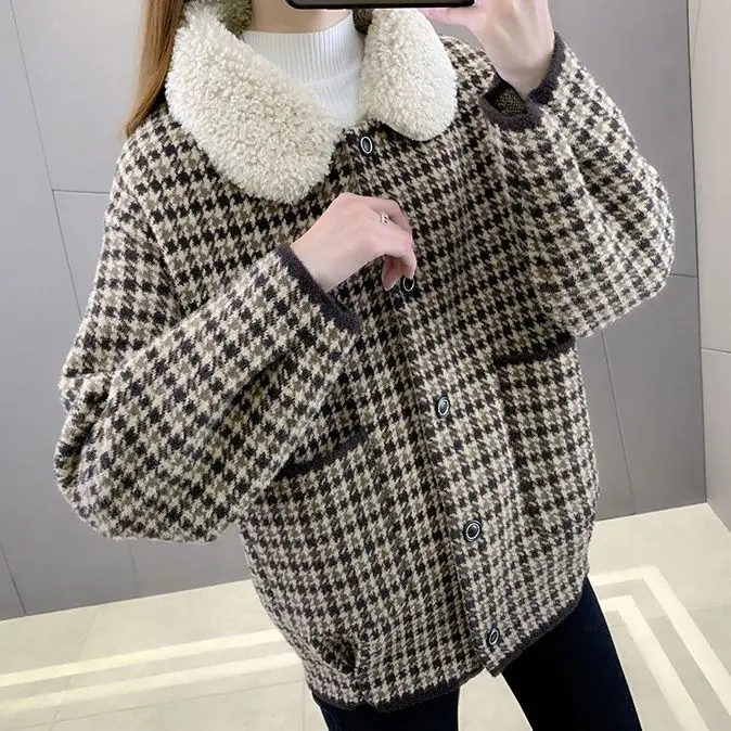Imitation Mink Fur Coat Women's Jacket 2024 Spring and Autumn Polo Neck Short Fashion Knitted Cardigan B272
Imitation Mink Fur Coat Women's Jacket 2024 Spring and Autumn Polo Neck Short Fashion Knitted Cardigan B272