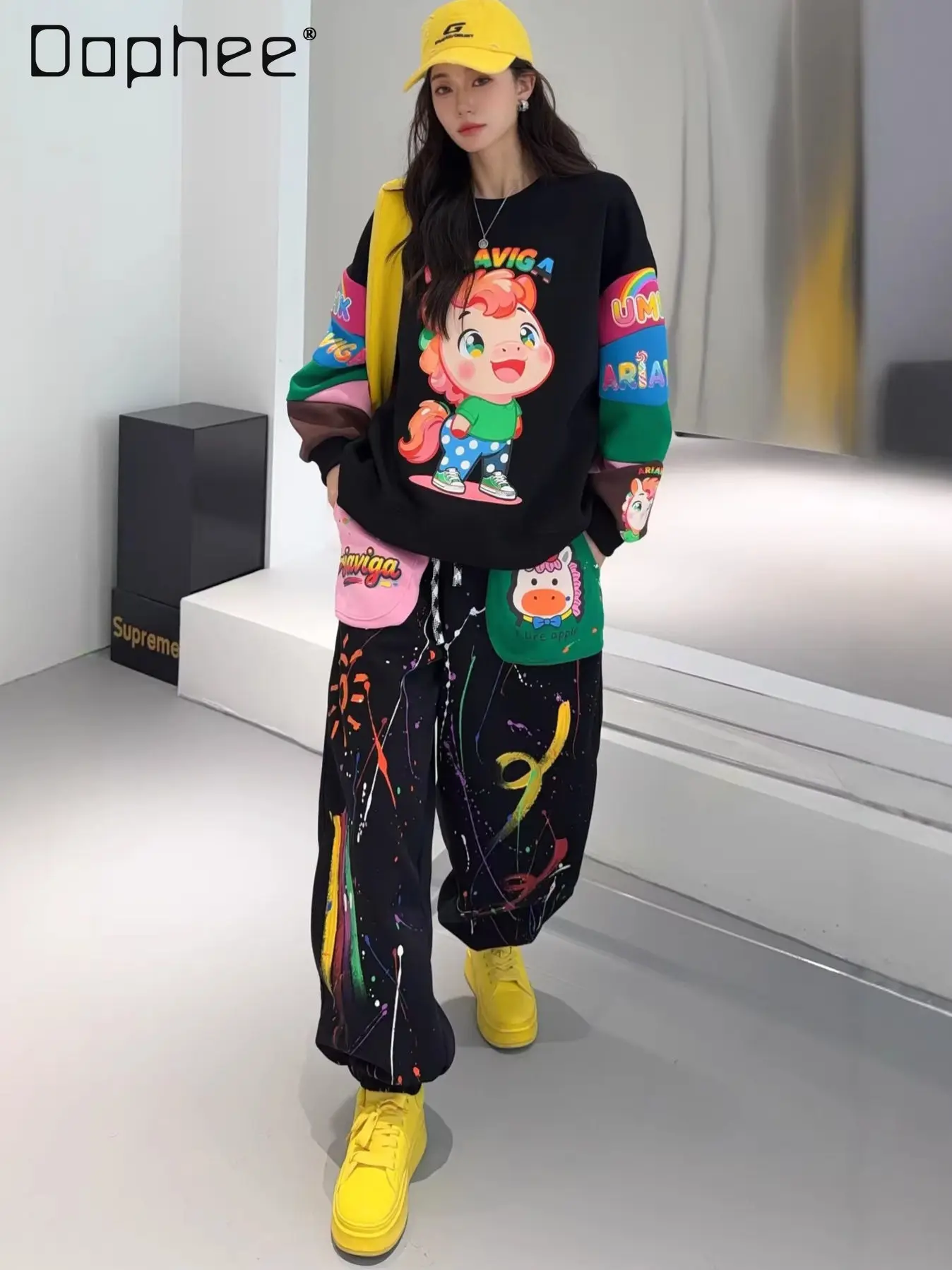 Spring New Style Set Graffiti Cartoon Paint-splattered Sweatpants and Round-neck Sweatshirt Oversized Two-piece Set for Women
Spring New Style Set Graffiti Cartoon Paint-splattered Sweatpants and Round-neck Sweatshirt Oversized Two-piece Set for Women