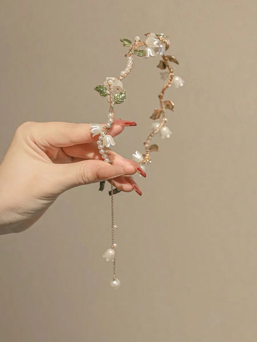 Delicate Lily-Of-The-Valley Inspired Faux Pearl And Rhinestone Alloy Hair Hoop With Tassel For Women
Delicate Lily-Of-The-Valley Inspired Faux Pearl And Rhinestone Alloy Hair Hoop With Tassel For Women