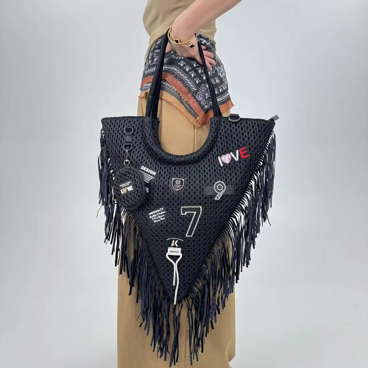 Ladies' Fashion Personalized Tassel Nylon Shoulder Bag Women's Mesh Nylon Splicing Crossbody Bag Inverted Triangular Handbag
Ladies' Fashion Personalized Tassel Nylon Shoulder Bag Women's Mesh Nylon Splicing Crossbody Bag Inverted Triangular Handbag