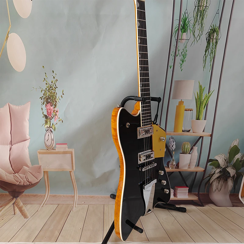 Shaped Electric Guitar, Stainless Steel Frets, Golden Pickguard, Black Front and Yellow Back
Shaped Electric Guitar, Stainless Steel Frets, Golden Pickguard, Black Front and Yellow Back