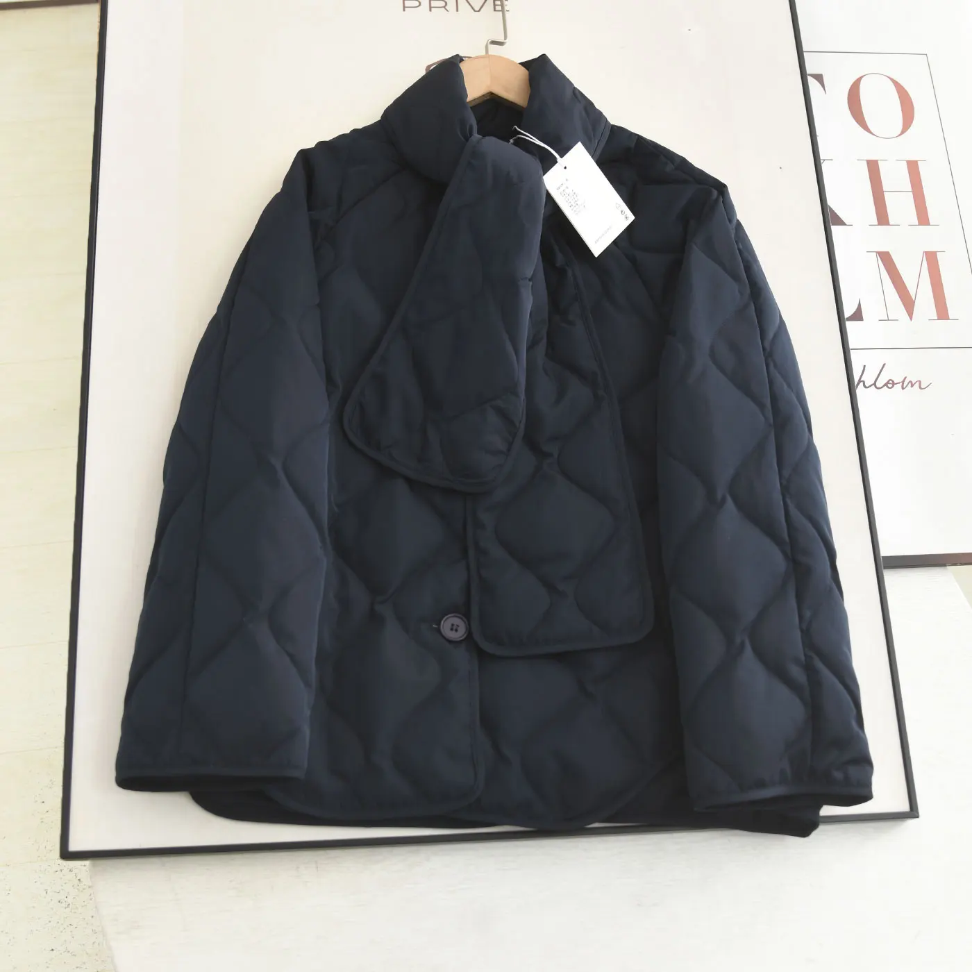 Nordic Sle Свободный крой Du down Jaet Кобальтово-синий с интегрированным шарфом Теплый повседневный дизайн Женское зимнее пальто Faion
Nordic Sle Свободный крой Du down Jaet Кобальтово-синий с интегрированным шарфом Теплый повседневный дизайн Женское зимнее пальто Faion