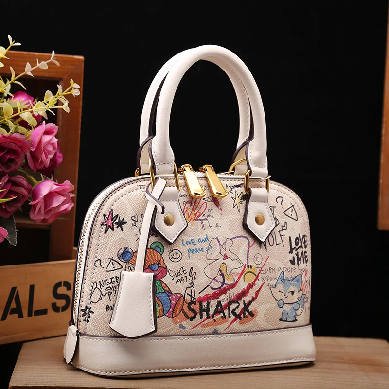 Two-tone graffiti bucket bag2026Unique and personalized handbag and crossbody bag
Two-tone graffiti bucket bag2026Unique and personalized handbag and crossbody bag
