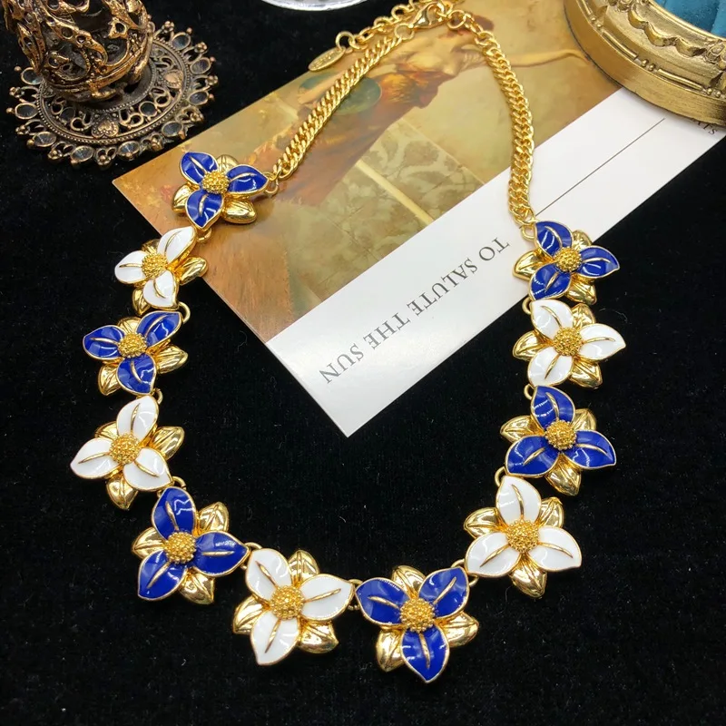 Vintage Small Fragrance Necklace New Elegant Blue and White Flowers Drop Glaze Fashion Sweater Chain Collarbone Chain for Women
Vintage Small Fragrance Necklace New Elegant Blue and White Flowers Drop Glaze Fashion Sweater Chain Collarbone Chain for Women