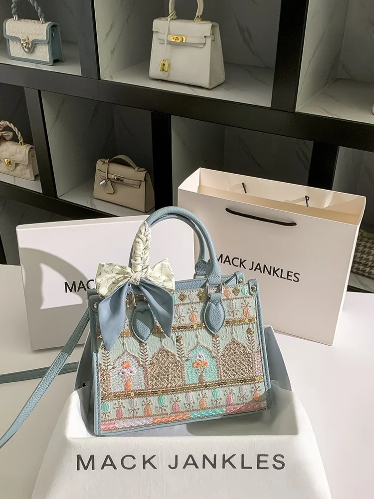 Mack Jankles New Chinese Style Contrast Color Embroidery Tote Bag Fashionable Crossbody Bag Casual Simple Style Women's Bag
Mack Jankles New Chinese Style Contrast Color Embroidery Tote Bag Fashionable Crossbody Bag Casual Simple Style Women's Bag