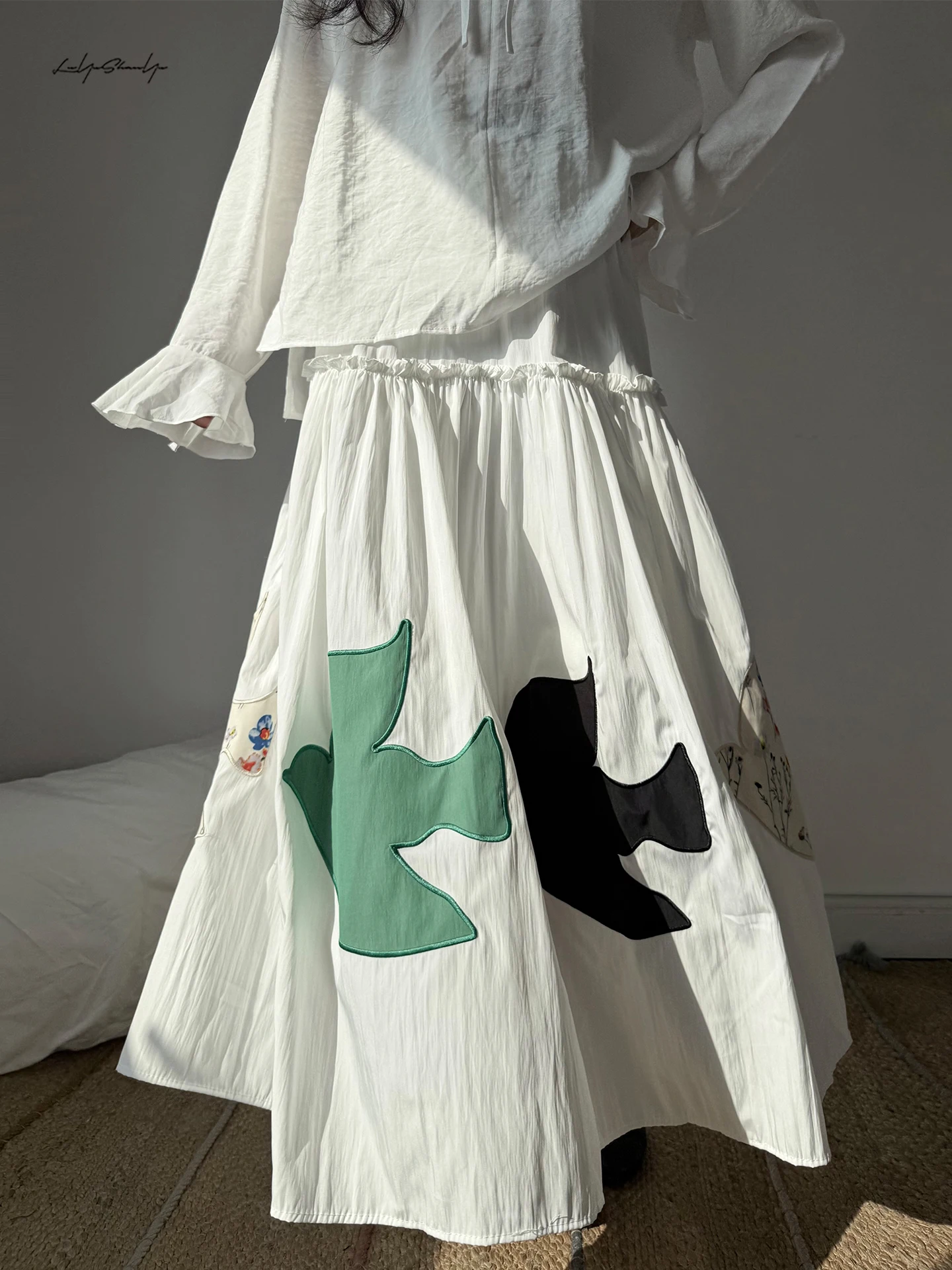 Land And Mountain Island Pigeon Patch Elastic Waist A-Line Pleated Asymmetrical Skirt Women's Fashion Spring 2026
Land And Mountain Island Pigeon Patch Elastic Waist A-Line Pleated Asymmetrical Skirt Women's Fashion Spring 2026