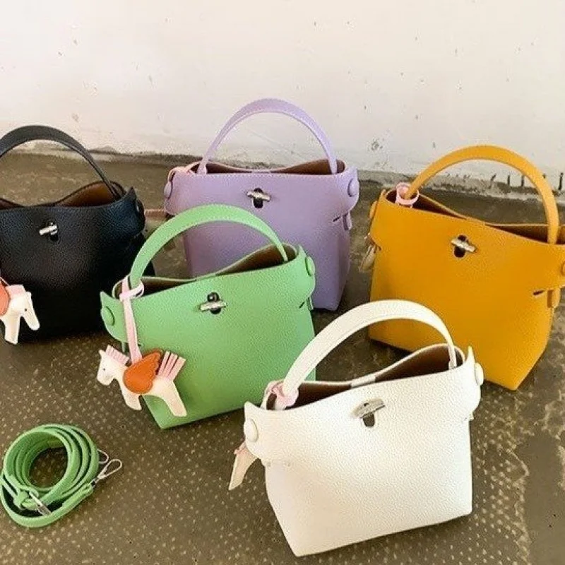 Elegant-looking 2025 New Ladies Luxury Brand Leather Crossbody Bag Famous Designer Popular Casual Elegant
Elegant-looking 2025 New Ladies Luxury Brand Leather Crossbody Bag Famous Designer Popular Casual Elegant