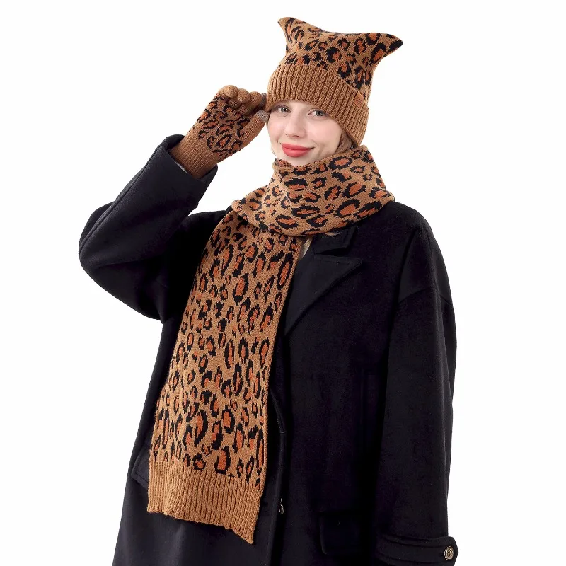 Комплект из 3 предметов: зимняя вязаная шапка, шарф и перчатки с леопардовым принтом – теплые повседневные аксессуары для активного отдыха в холодную погоду
Комплект из 3 предметов: зимняя вязаная шапка, шарф и перчатки с леопардовым принтом – теплые повседневные аксессуары для активного отдыха в холодную погоду