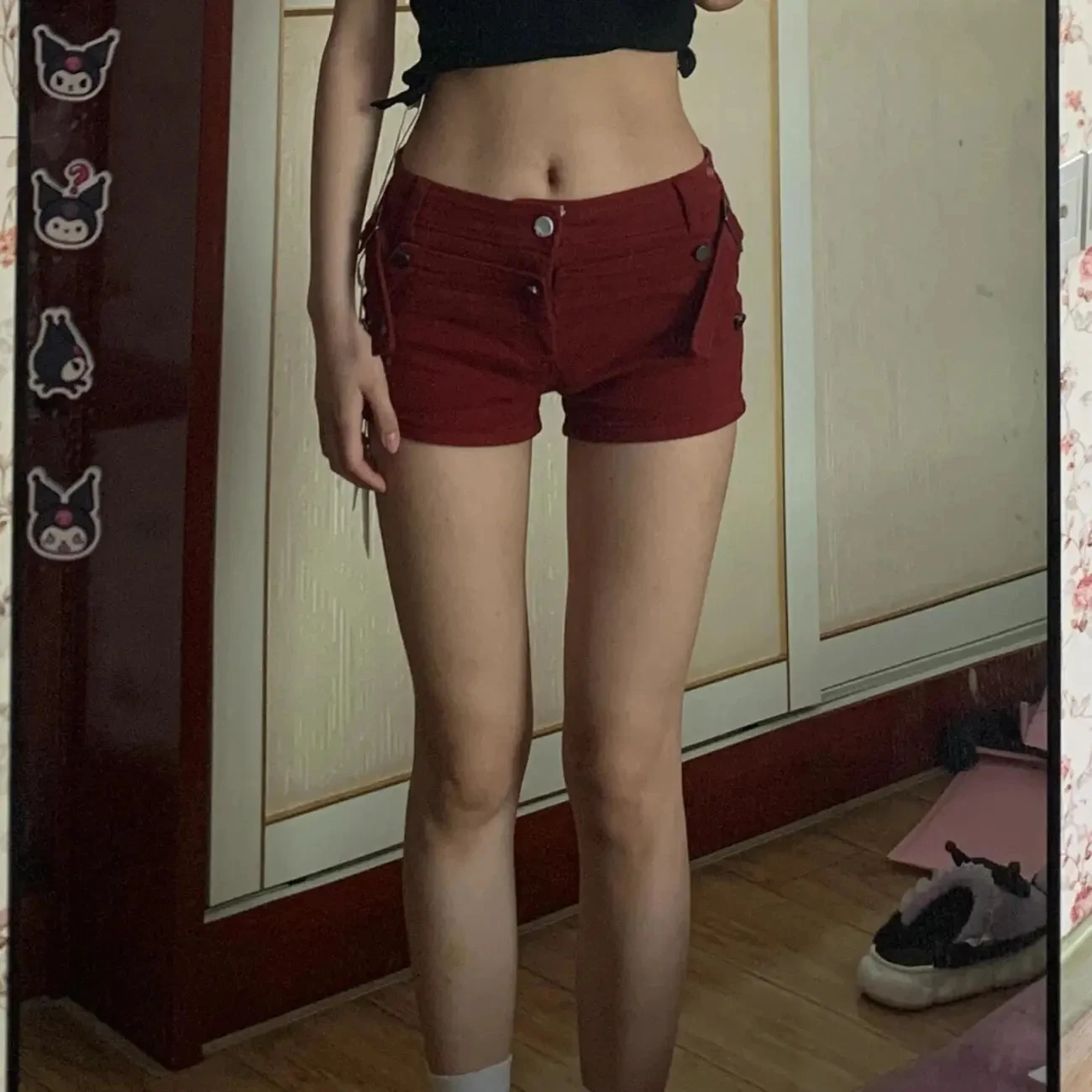 Весенне-осенние новые ультра короткие брюки Red Spicy Girl Cowboy, женские сексуальные брюки с низкой талией, узкие шорты с запахом на бедрах
Весенне-осенние новые ультра короткие брюки Red Spicy Girl Cowboy, женские сексуальные брюки с низкой талией, узкие шорты с запахом на бедрах