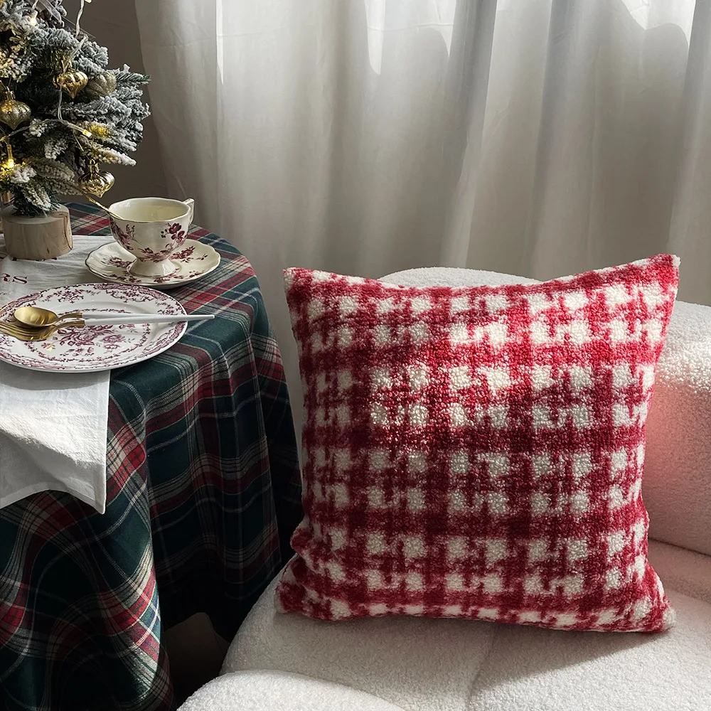 Nordic Houndstooth Christmas Cushion Cover Red and White Plush Pillowcase Christmas Festival Pillow Cover Living Room Sofa Bed
Nordic Houndstooth Christmas Cushion Cover Red and White Plush Pillowcase Christmas Festival Pillow Cover Living Room Sofa Bed