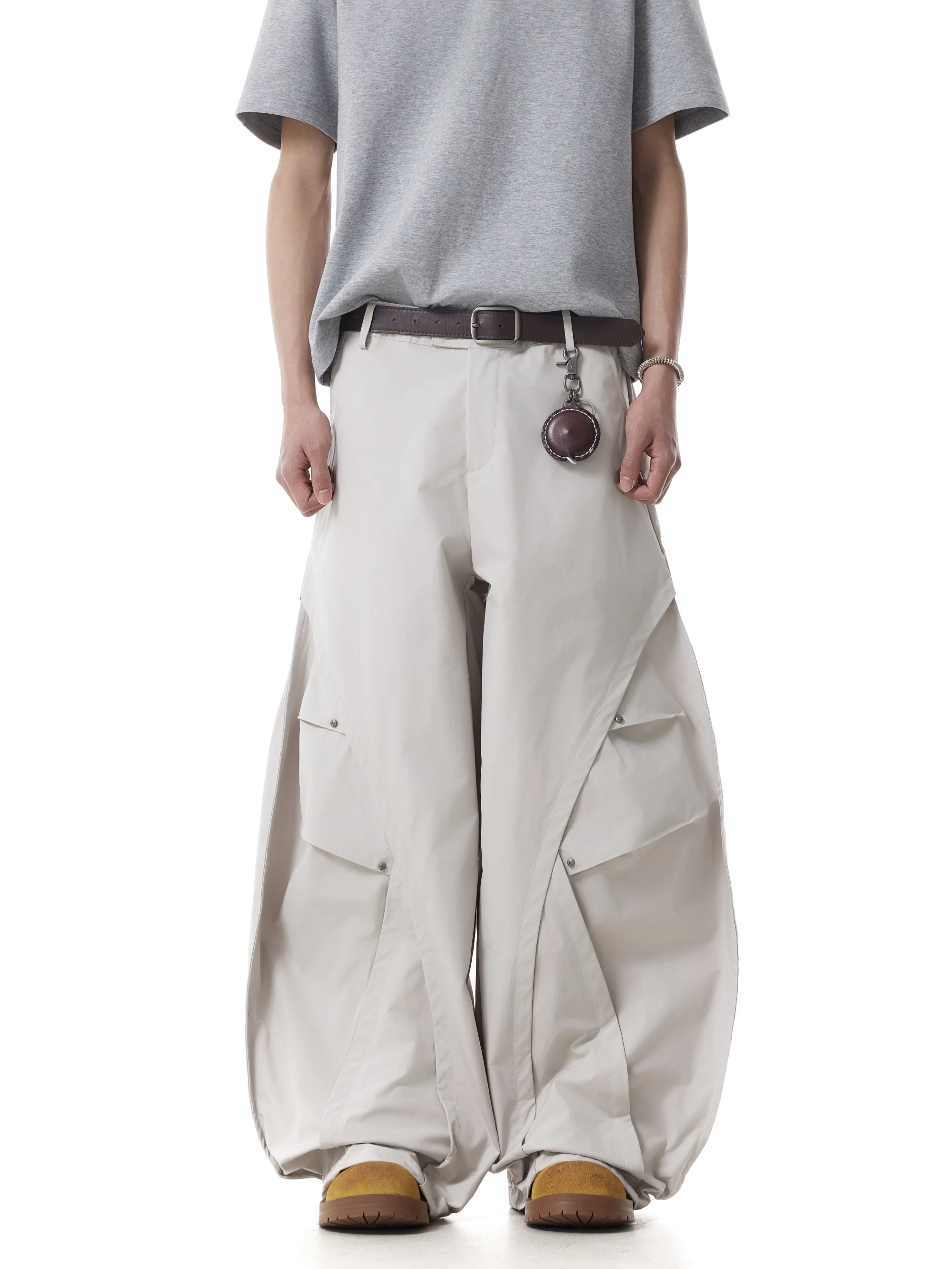American-Style Retro Three-Dimensional Cutting Rivet Arc Matchet Pants Design Deconstruction Casual Paratrooper Overalls Men
American-Style Retro Three-Dimensional Cutting Rivet Arc Matchet Pants Design Deconstruction Casual Paratrooper Overalls Men