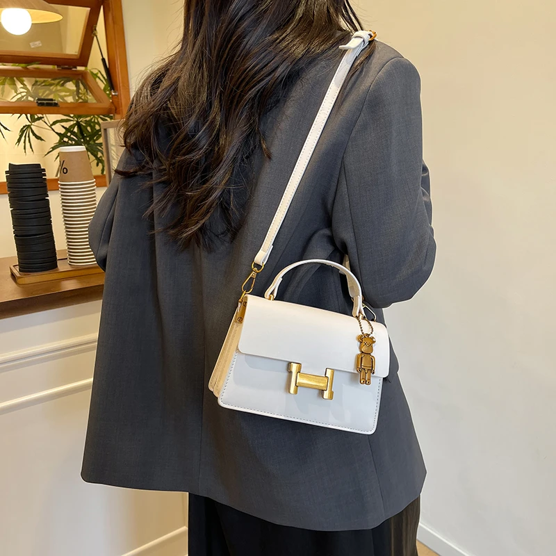 Прочная женская сумка через плечо, кожаные сумки через плечо, элегантный классический дизайн, роскошный бренд, женская модная тенденция
Прочная женская сумка через плечо, кожаные сумки через плечо, элегантный классический дизайн, роскошный бренд, женская модная тенденция