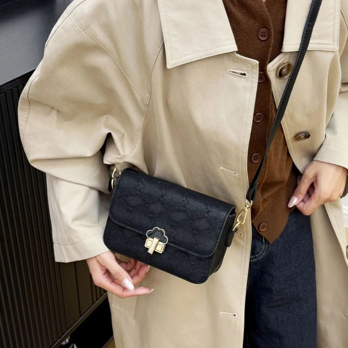 Fashion Small Square Bag, Small Fragrant Style, Versatile Shoulder Messenger Bag 2025 New Temperament Women's Bag
Fashion Small Square Bag, Small Fragrant Style, Versatile Shoulder Messenger Bag 2025 New Temperament Women's Bag