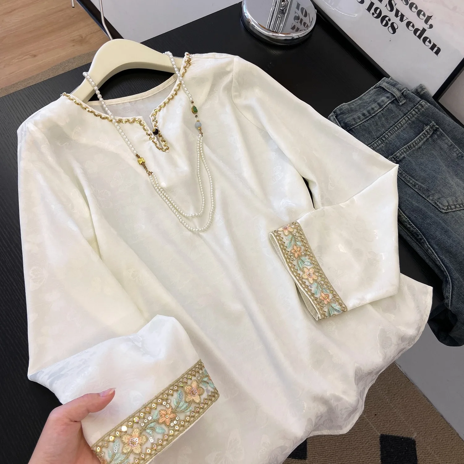 New 2025 Chinese Sle Embroidery irt Heavy Work Floral Pattern Loose Fit Long Sve Women's Faionable Top Quali Polye...
New 2025 Chinese Sle Embroidery irt Heavy Work Floral Pattern Loose Fit Long Sve Women's Faionable Top Quali Polye...