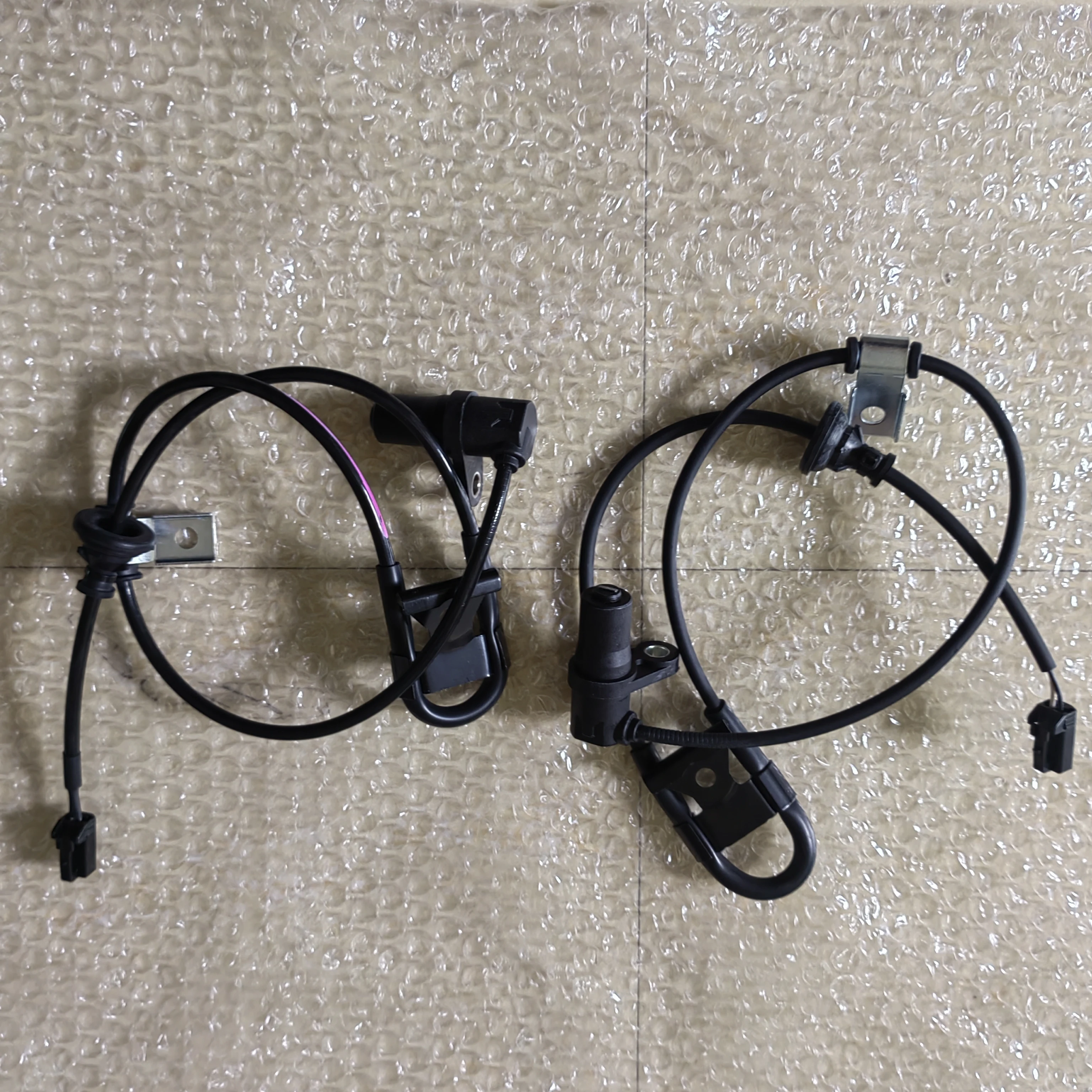 89546-48030 / 89545-48030 Abs Wheel Speed Sensor for Lexus RX350 RX400h Toyota Highlander OEM# 8954648030 / 8954548030
89546-48030 / 89545-48030 Abs Wheel Speed Sensor for Lexus RX350 RX400h Toyota Highlander OEM# 8954648030 / 8954548030
