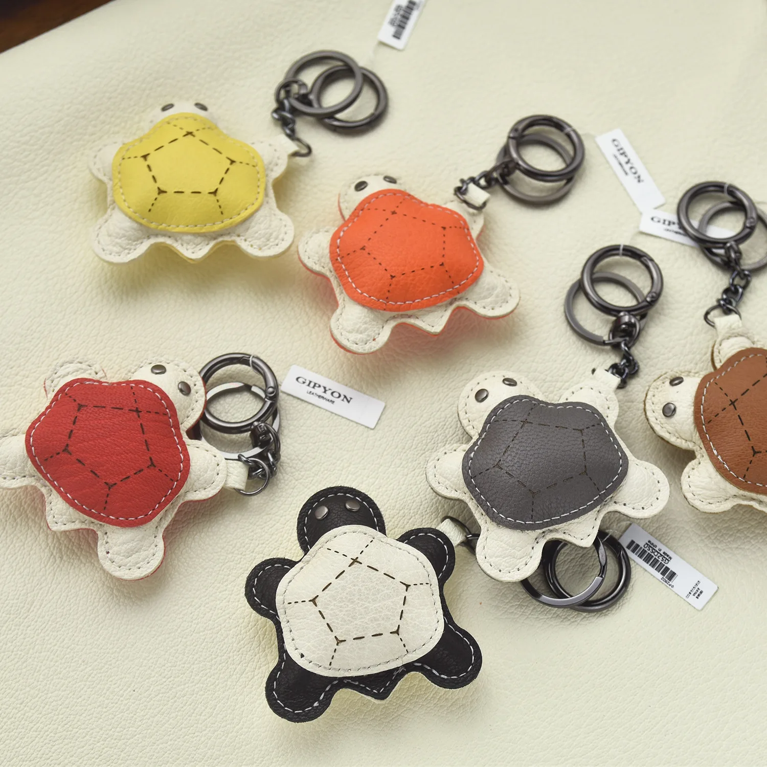 Original real sheepskin handmade leather pendant keychain turtle pendant doll bag lanyard new versatile gift
Original real sheepskin handmade leather pendant keychain turtle pendant doll bag lanyard new versatile gift