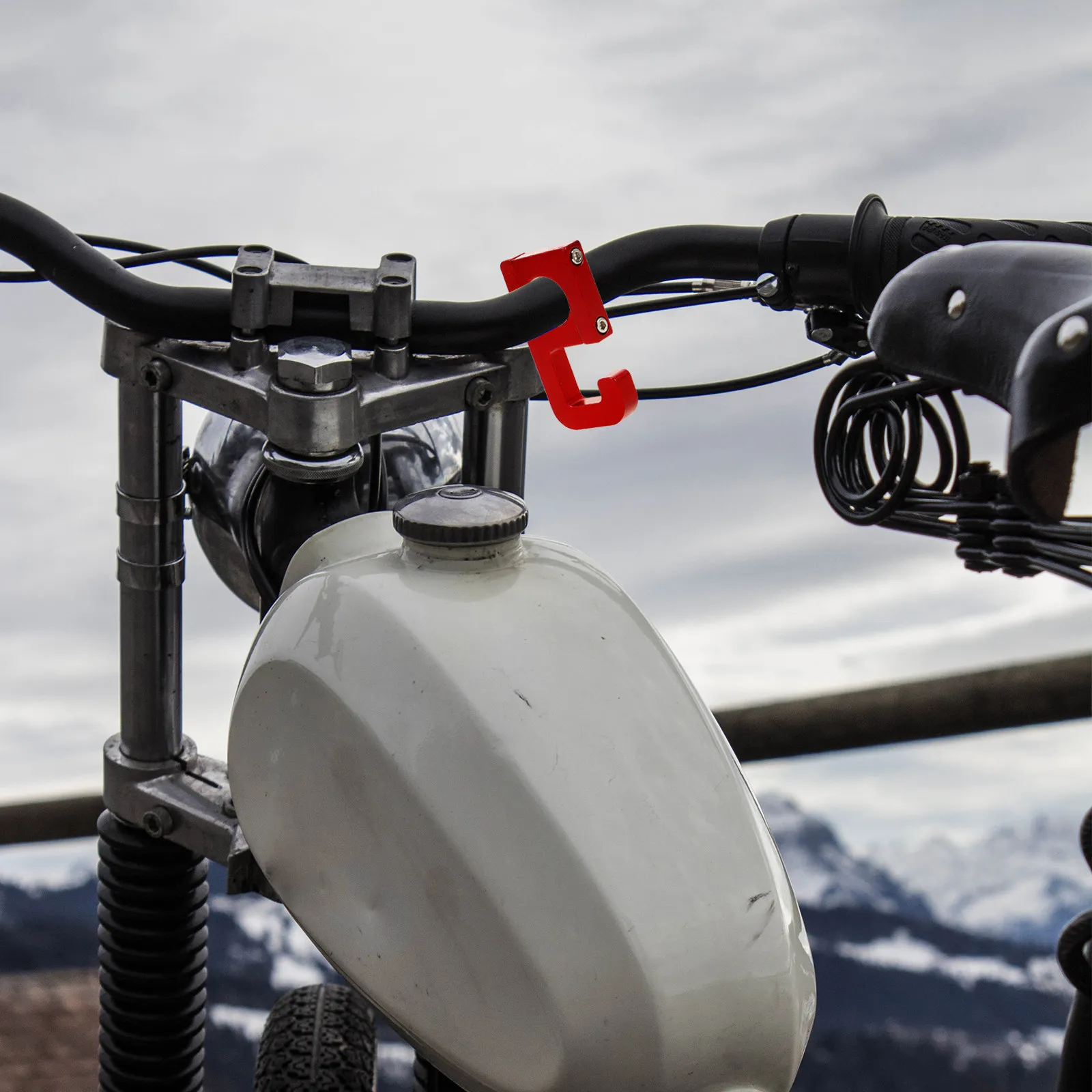 Aluminum Alloy Motorcycle Handlebar Hook 22Mm for Bag Snacks Hanging Secure Sturdy Multi-Function Scooter Moped Electric
Aluminum Alloy Motorcycle Handlebar Hook 22Mm for Bag Snacks Hanging Secure Sturdy Multi-Function Scooter Moped Electric