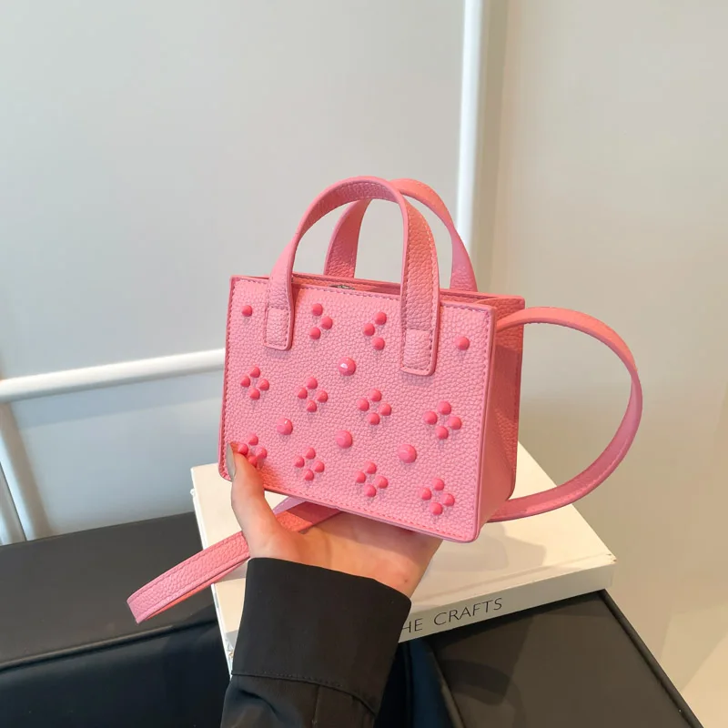 2025 летняя осень, новая мода, квадратные сумки на плечо и через плечо из искусственной кожи, однотонные сумки на молнии, супер крутые, популярные, модные женские сумки с заклепками
2025 летняя осень, новая мода, квадратные сумки на плечо и через плечо из искусственной кожи, однотонные сумки на молнии, супер крутые, популярные, модные женские сумки с заклепками